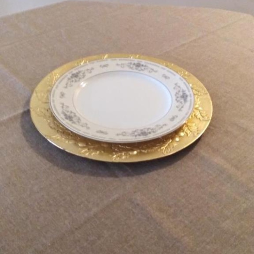Set Of (4) Gold Leaf Christmas Chargers